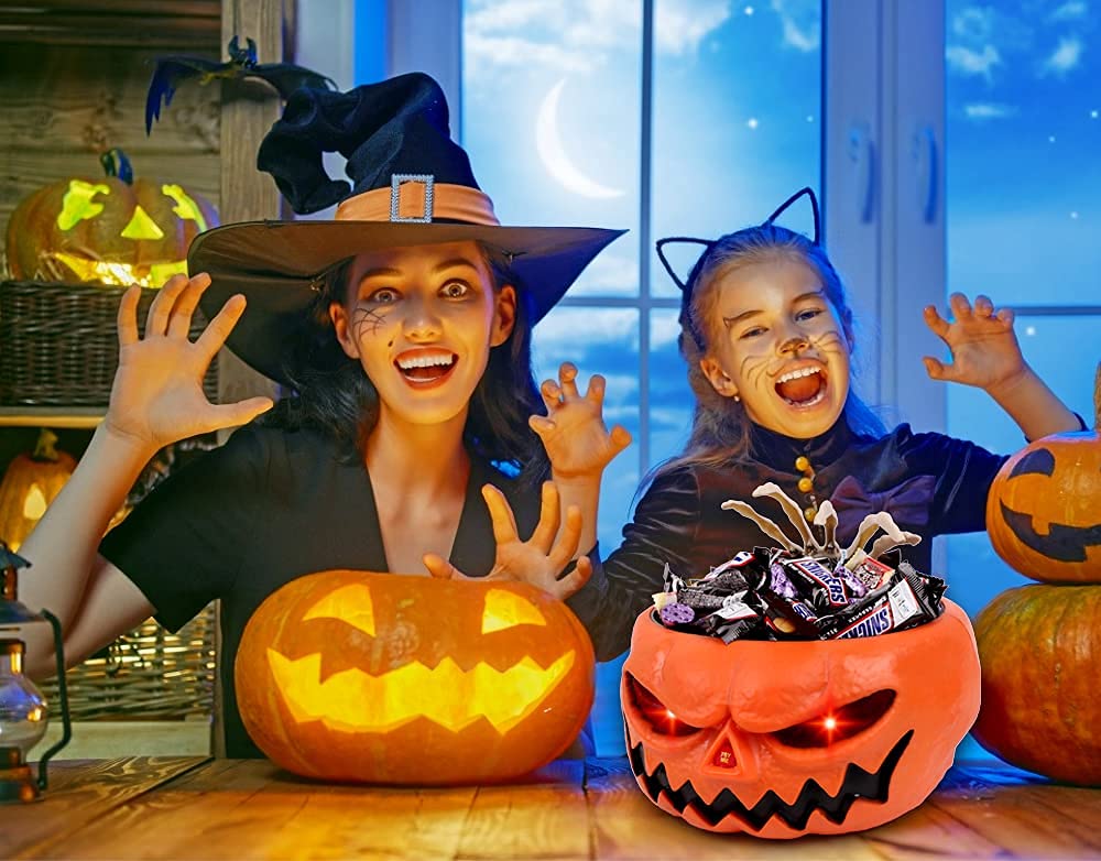 XOYTN XIMISHOP Animated Halloween Skull Bowl, Pumpkin Candy Dish With Creepy Moving Skeleton Hand for Party Decoration