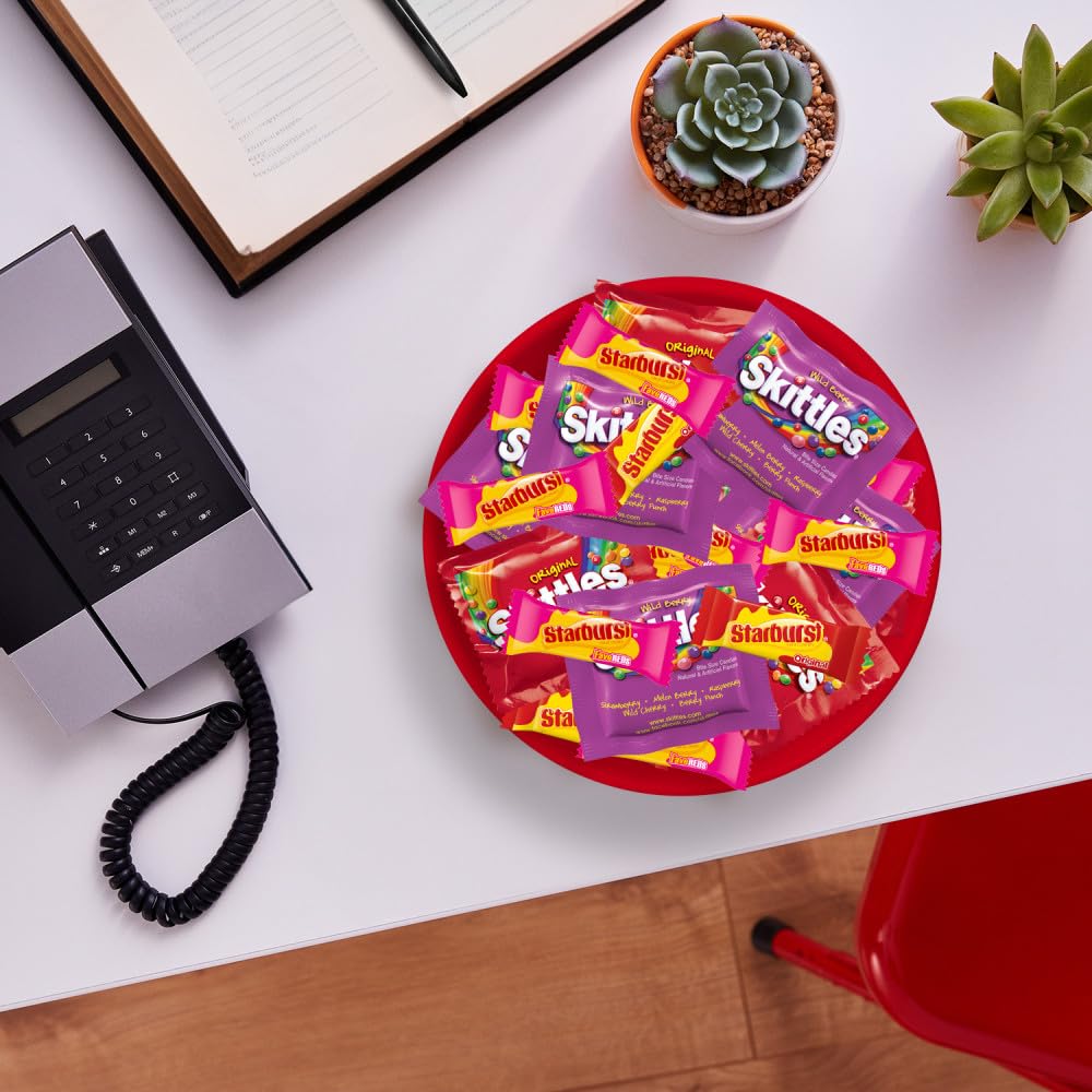 Wrigley's Assorted Candy Variety Pack, SKITTLES Original, SKITTLES Wild Berry & STARBURST Original and STARBURST FaveReds Fun Size Chewy Candy, 32.28 Oz Jumbo Pack, Bulk Bag