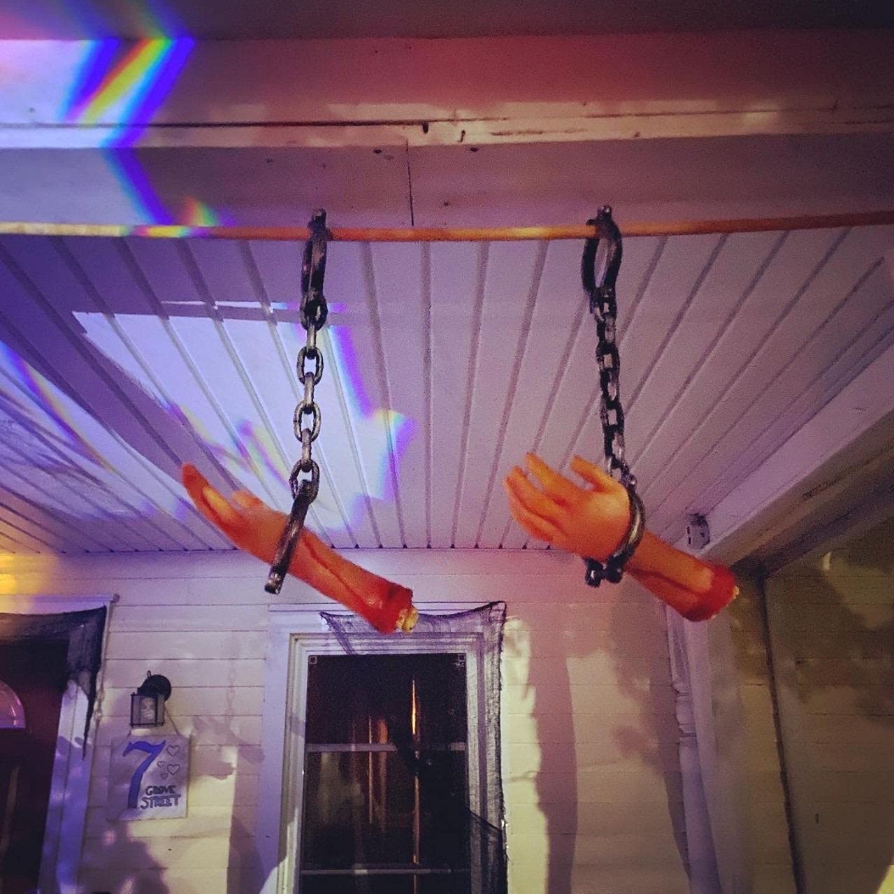 XONOR Halloween Human Arm Plastic Soft Hands Bloody Dead Body Parts Haunted Halloween Decorations, 2-Pieces (Left and Right)