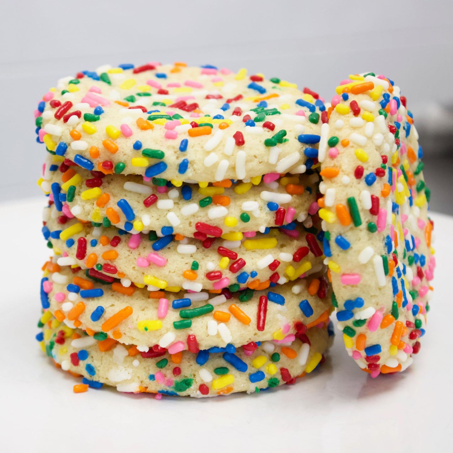 Yupik Rainbow Sprinkles, 2.2 lb (35.2 oz), Low Sugar, Cholesterol-Free, Sodium-Free, Kosher, Ideal for Baking, and Decorating Ice Cream, Cakes, Cookies, Cupcakes, and Donuts