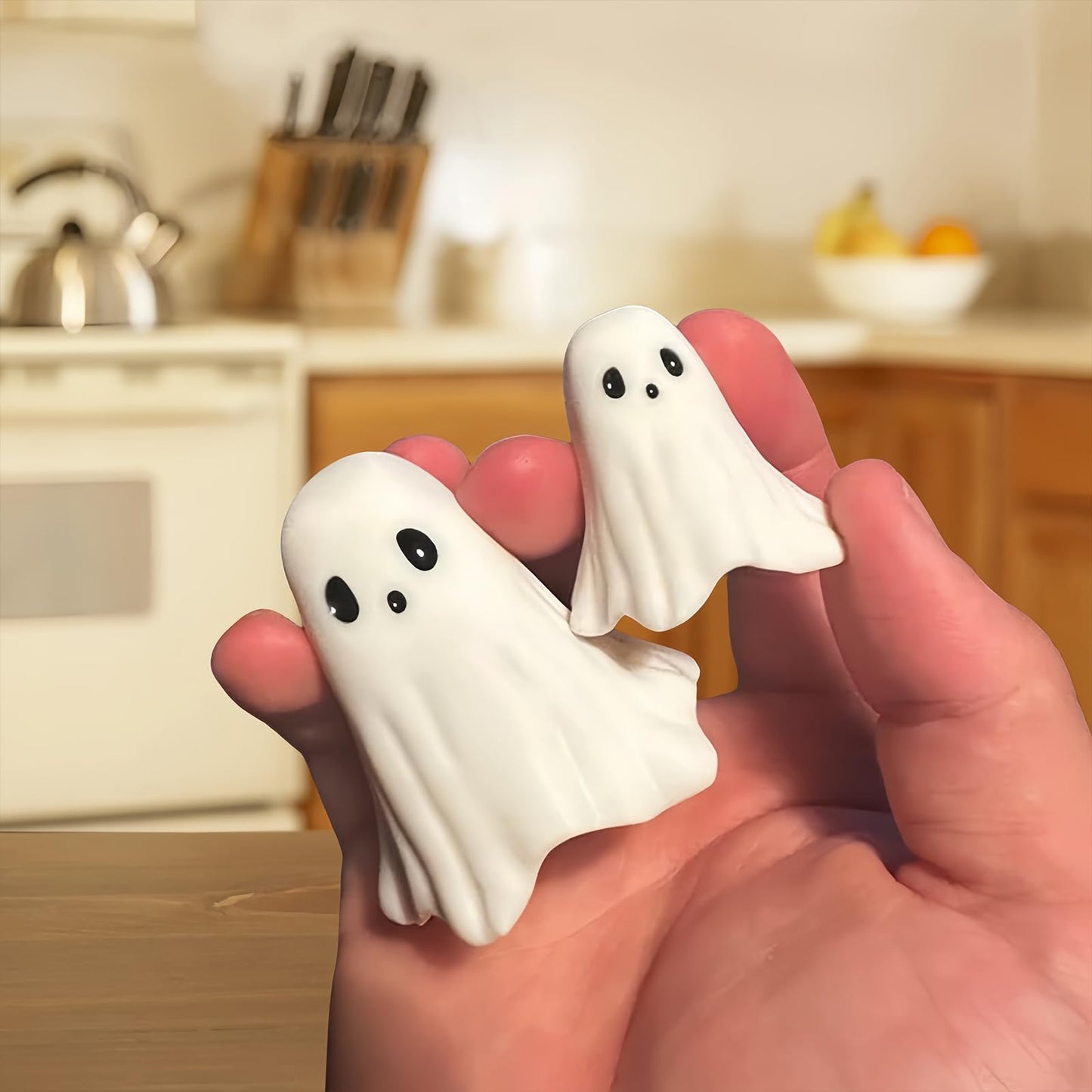 ZUZIF Halloween Ghost Figurine - Spooky Resin Statue, Cute Finger Ghost Ornaments, Perfect for Indoor & Porch Decor (C)