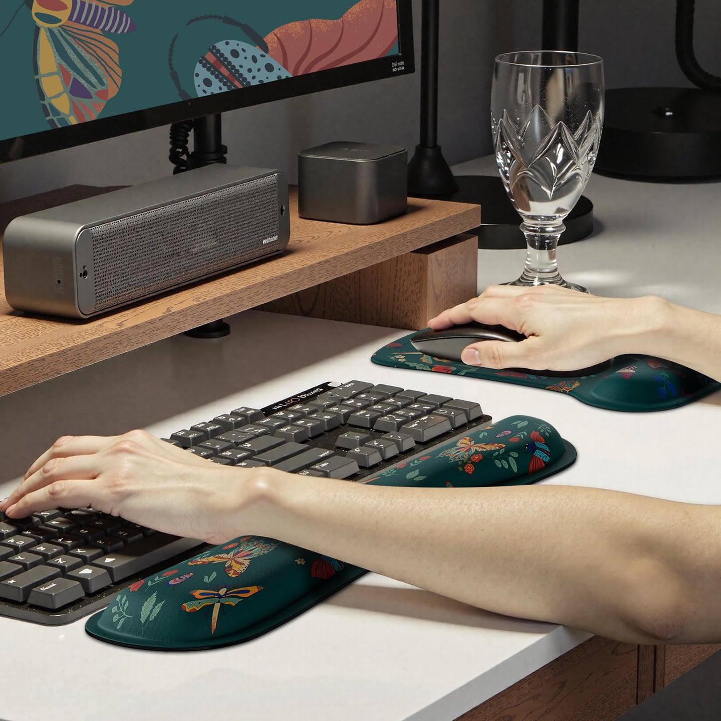 iCasso Ergonomic Mouse Pad with Wrist Rest, Keyboard Wrist Rest Mouse Wrist Rest, Made of Memory Foam, Easy Typing and Relieve Wrist Pain for Computer Keyboard Office(Green Butterfly)