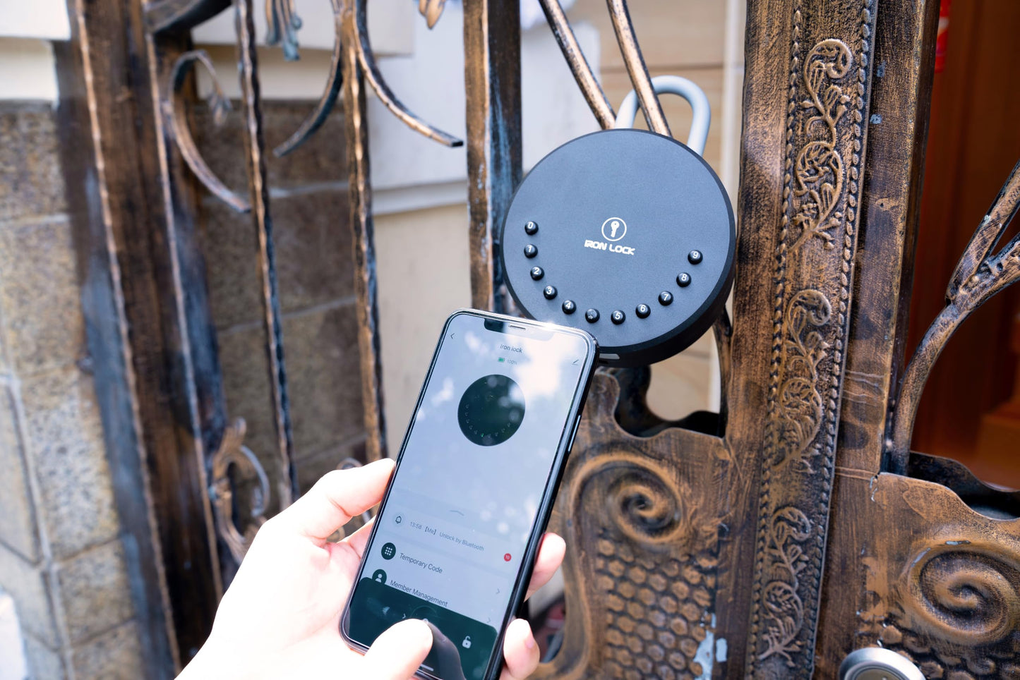 Iron Lock® Portable Smart Key Lock Box - Bluetooth & Mechanical Keyless Entry, App Control, Auto Lock, 2 Interchangeable Shackles (Cable & U-Shackle), IP65 Waterproof, Security Key Cabinets