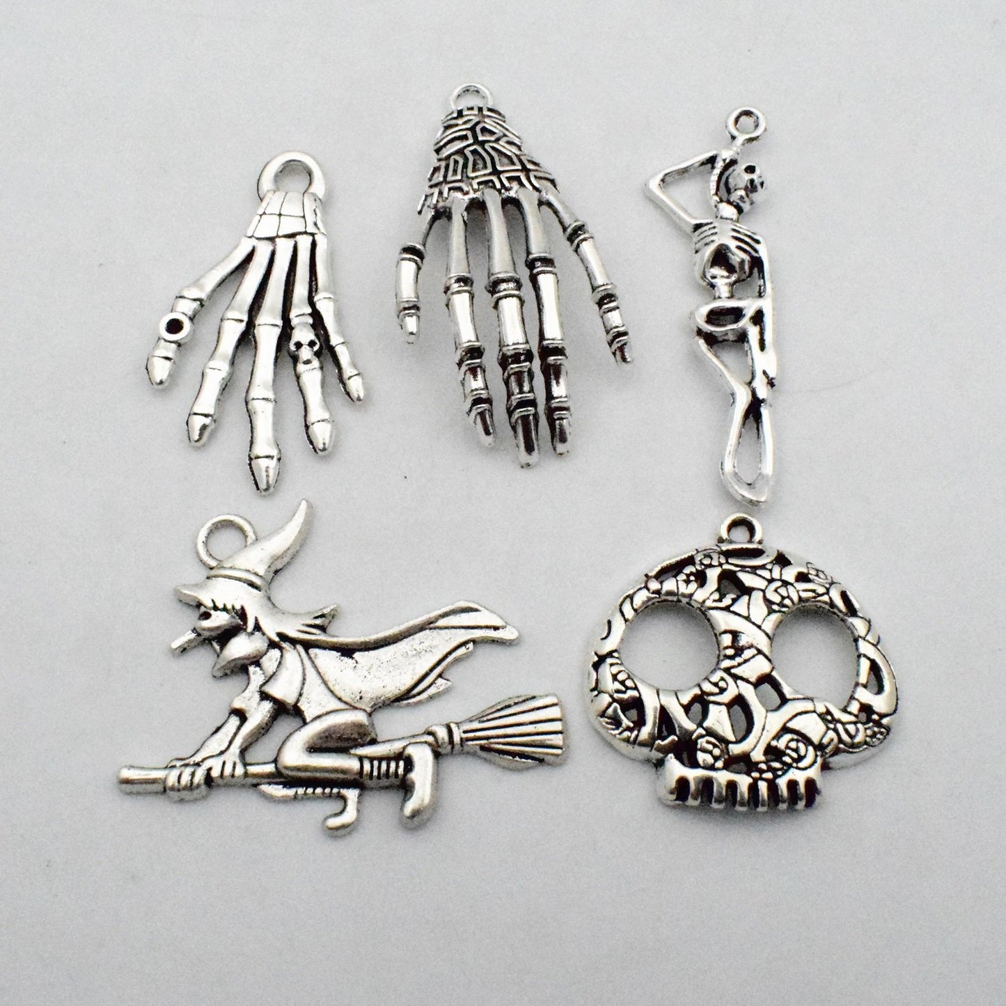 iloveDIYbeads Halloween Charm-100g(about 55-60pcs) Antique Silver Halloween Collection Craft Supplies Charms Pendants for Crafting, Jewelry Findings Making Accessory For DIY Necklace Bracelet (M001)