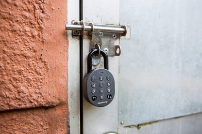 Igloohome Smart Padlock with Silicone Cover Kit (for Indoor Use) – Smart Lock, No WiFi Needed, Grant Remote Access via Bluetooth, Pin Codes & App (Android/iOS) – Lock for Gate, Bike & Locker