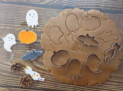 5 Pieces Mini Halloween Cookie Cutters, Size 2.2" to 2.6" Small Stainless Steel Molds Ghost, Cat, Bat, Pumpkin Holiday Shapes for Halloween Party Decorations